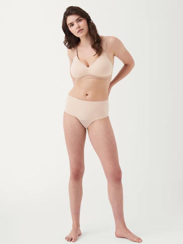 Spanx izlīdzinošās biksītes ar augstu jostasvietu "Undie-tectable® Nude"