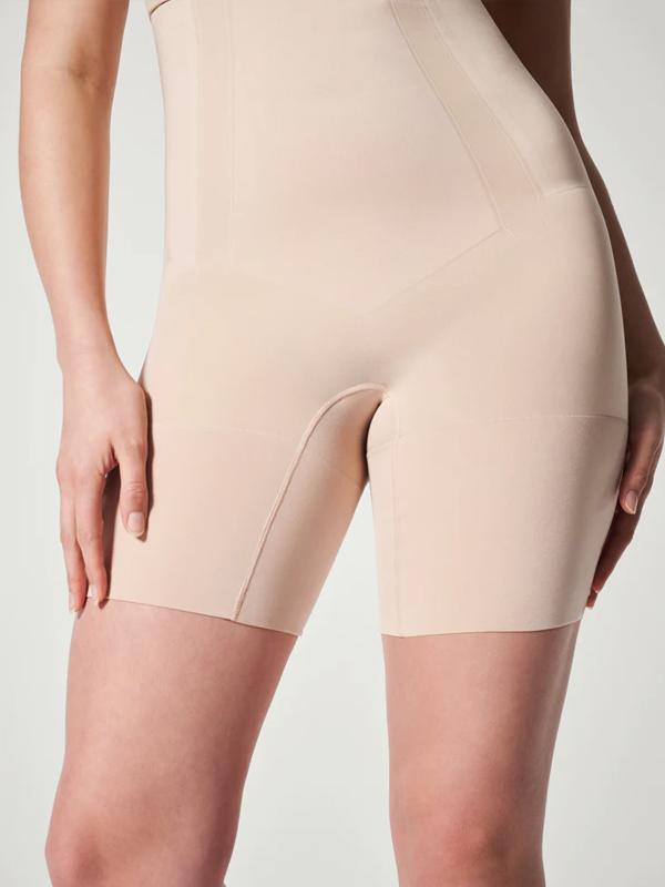 Spanx stipri formējošie šortiņi ar augstu jostasvietu "OnCore Mid-Thigh Nude"