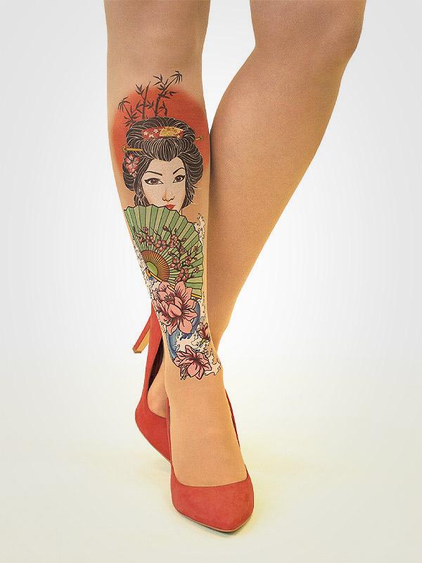 Stop & Stare pielīmējamās zeķes ar tetovējumu "Geisha 20 Den Sun"