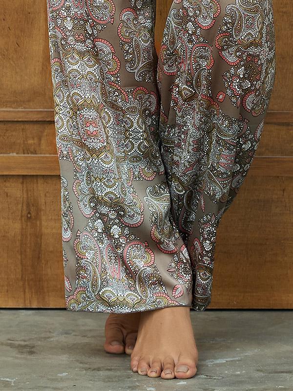 Lega atlasa pidžama ar garām biksēm "Zelda Sand - Gold - Coral Ornament Print"