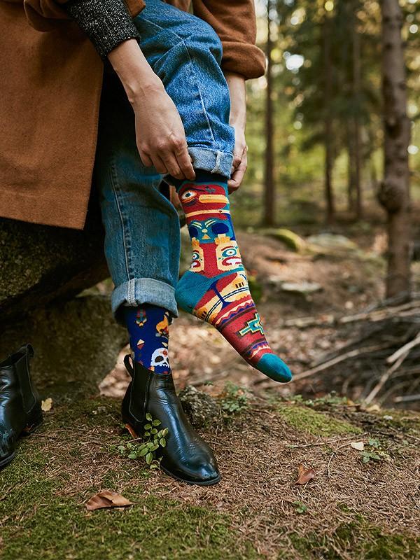 Many Mornings хлопковые унисекс носки "Apache Tribe Blue - Red - Yellow"