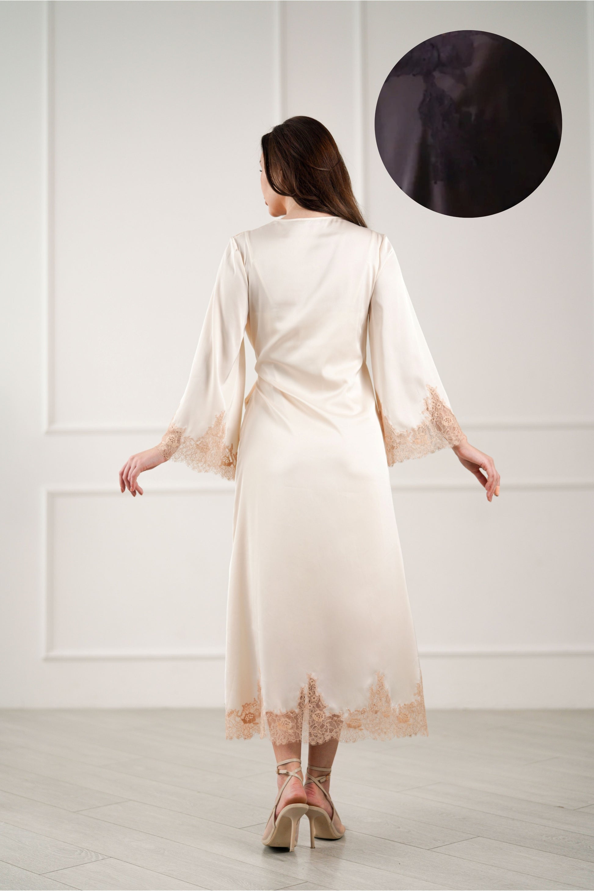 moteriškas šilko chalatas