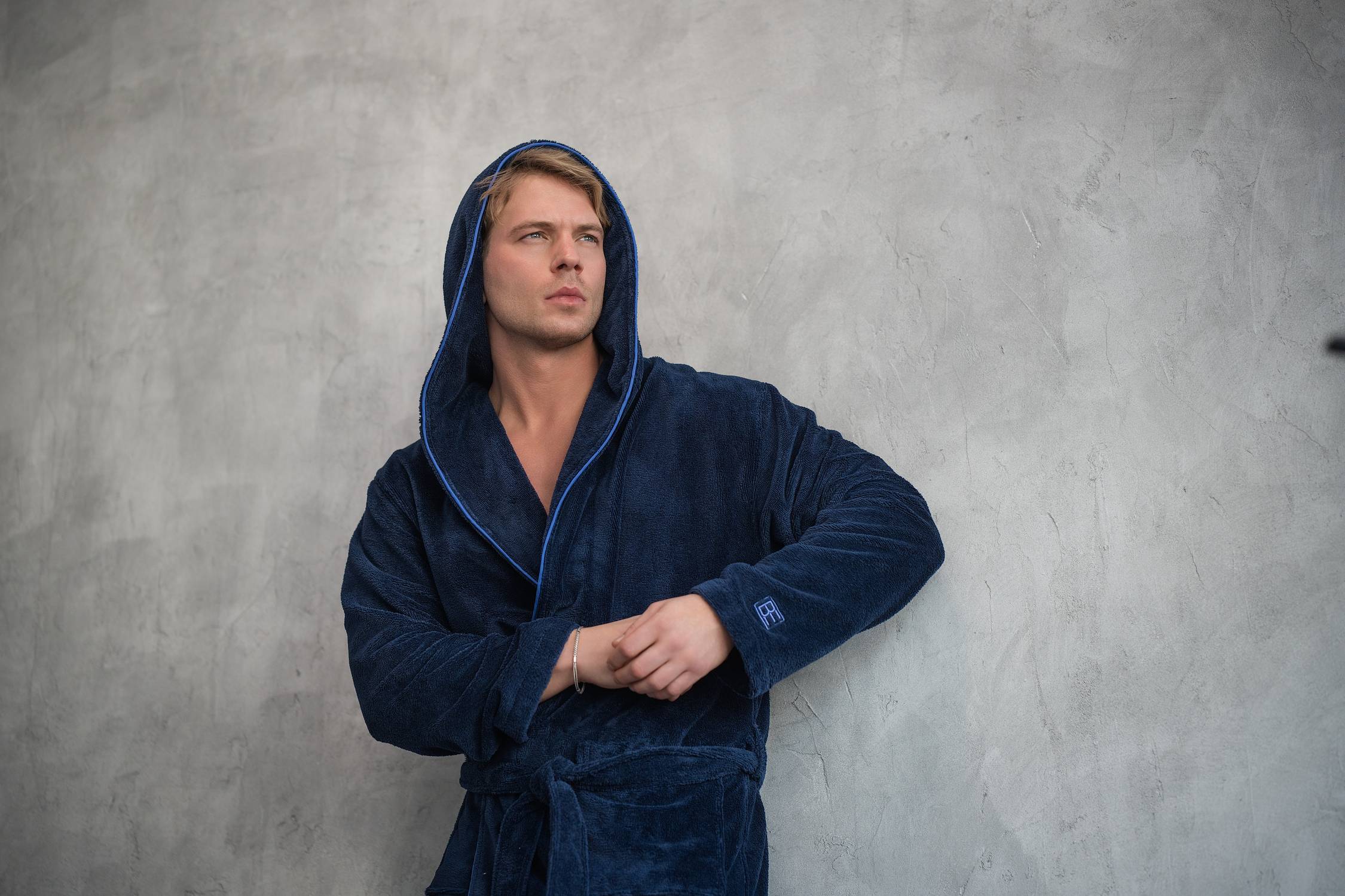 vyriškas chalatas su kapišonu