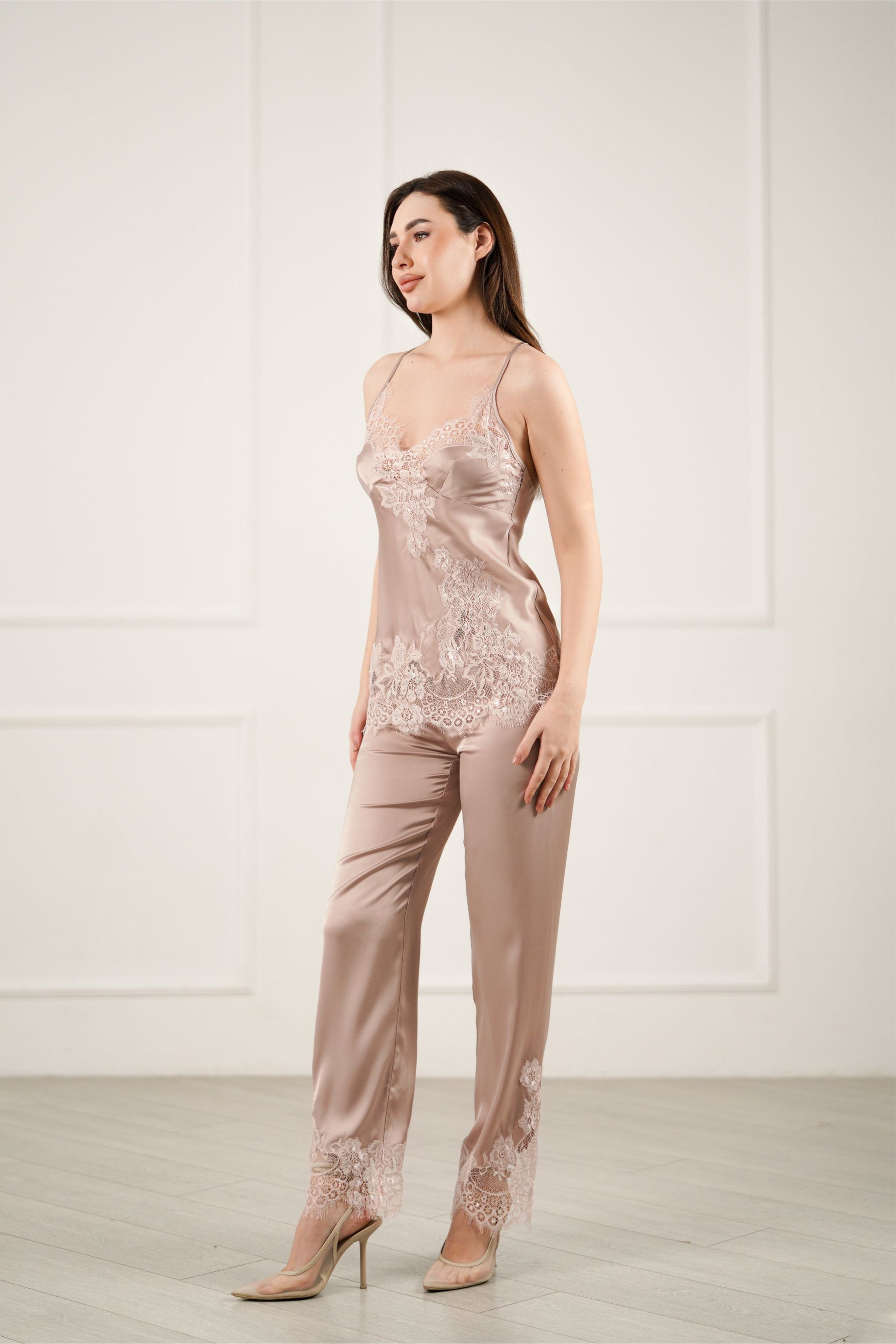 elegantiška šilkinė pižama