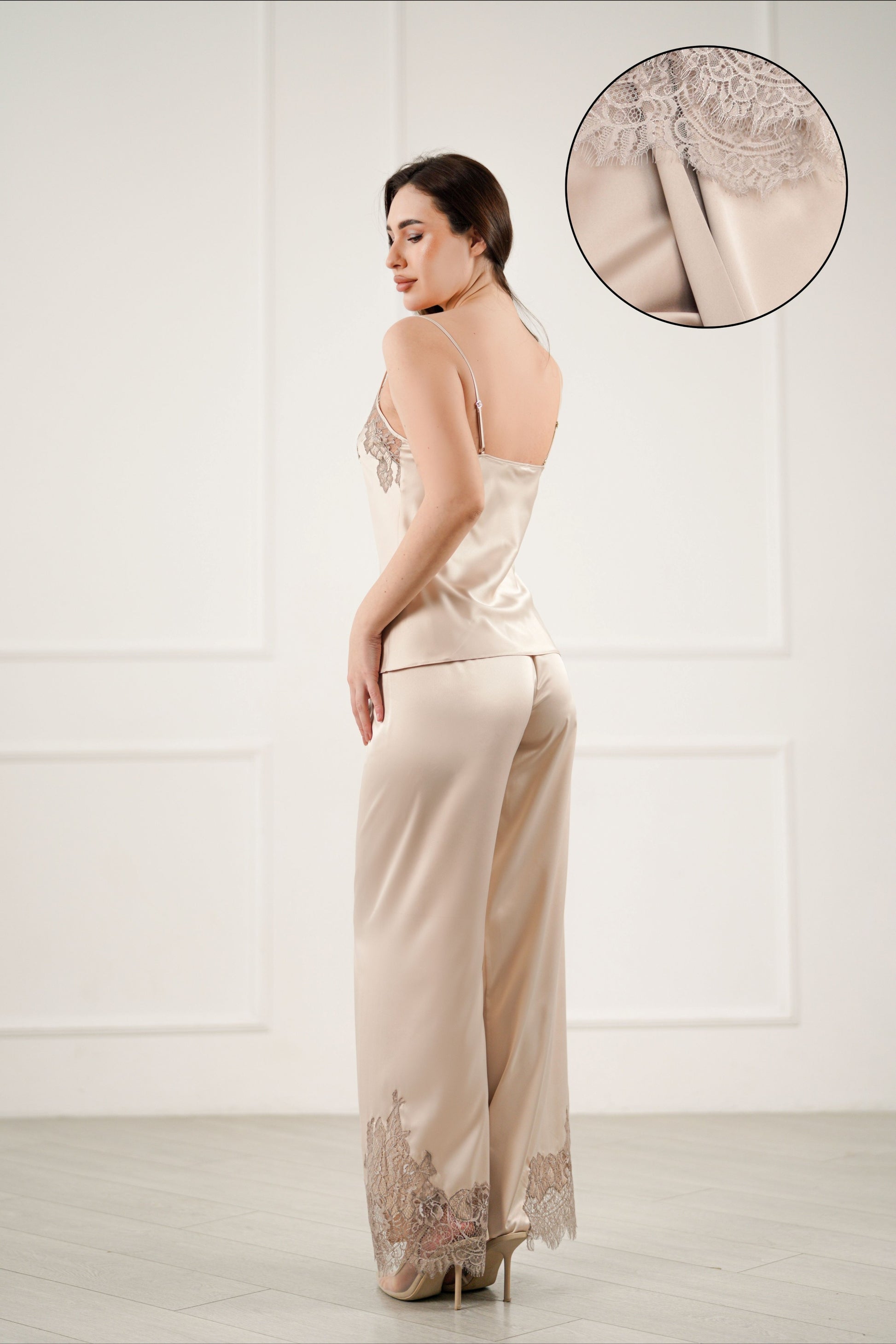 šilko nėriniuota pižama