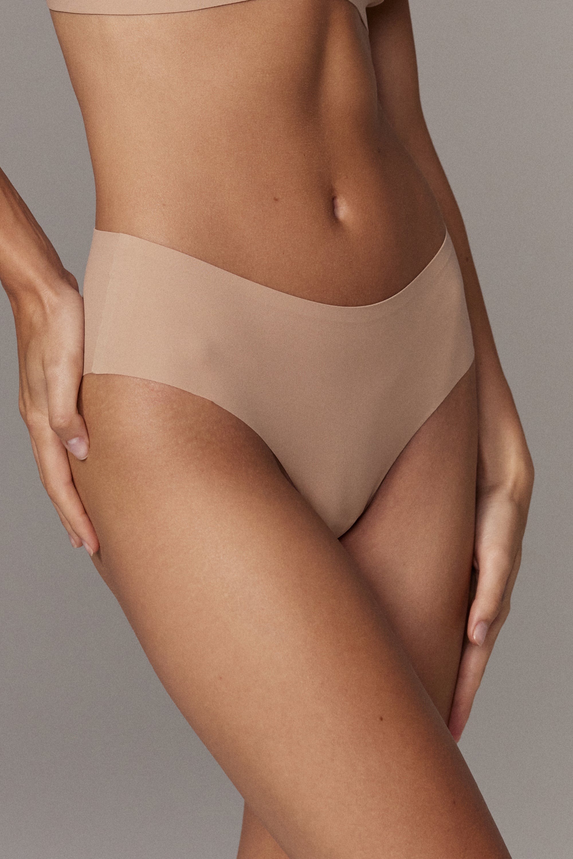 Aruelle Seamless Thong Amberly Tan