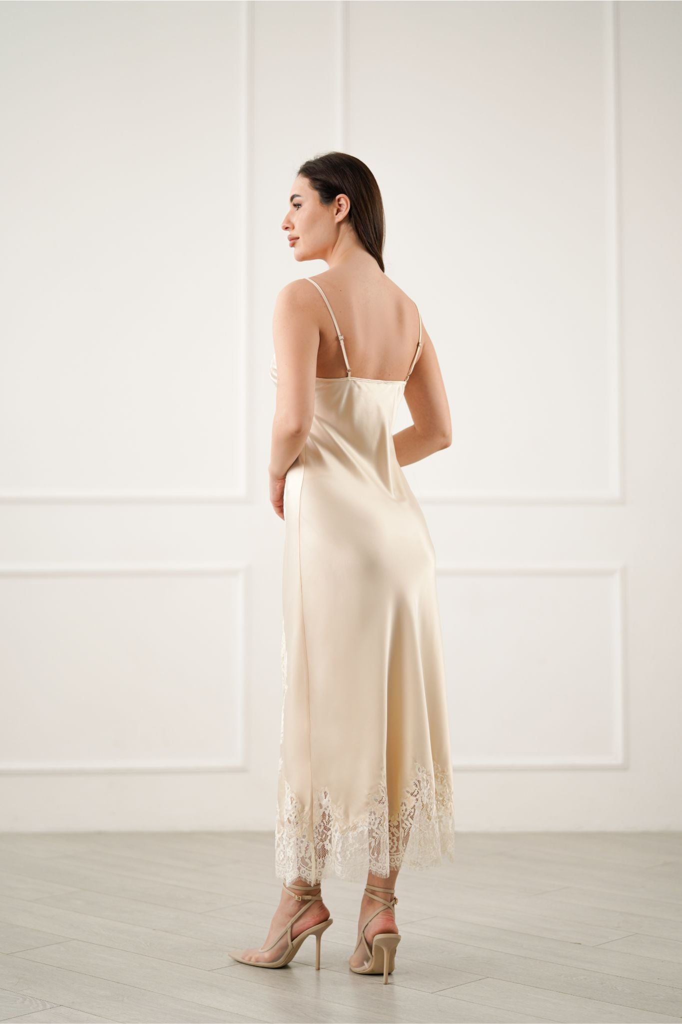 moteriški šilkiniai naktiniai