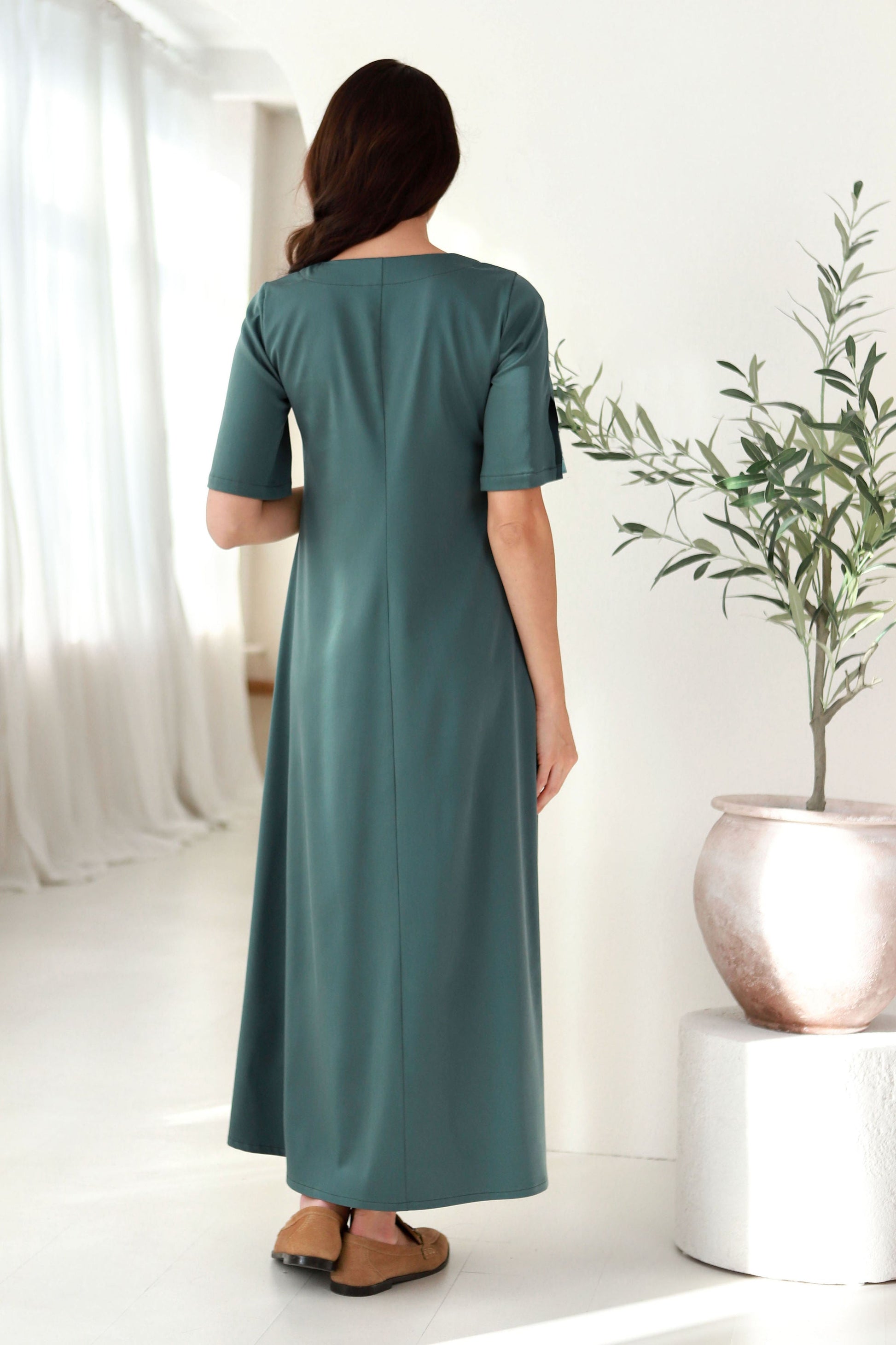 elegantiška midi suknelė