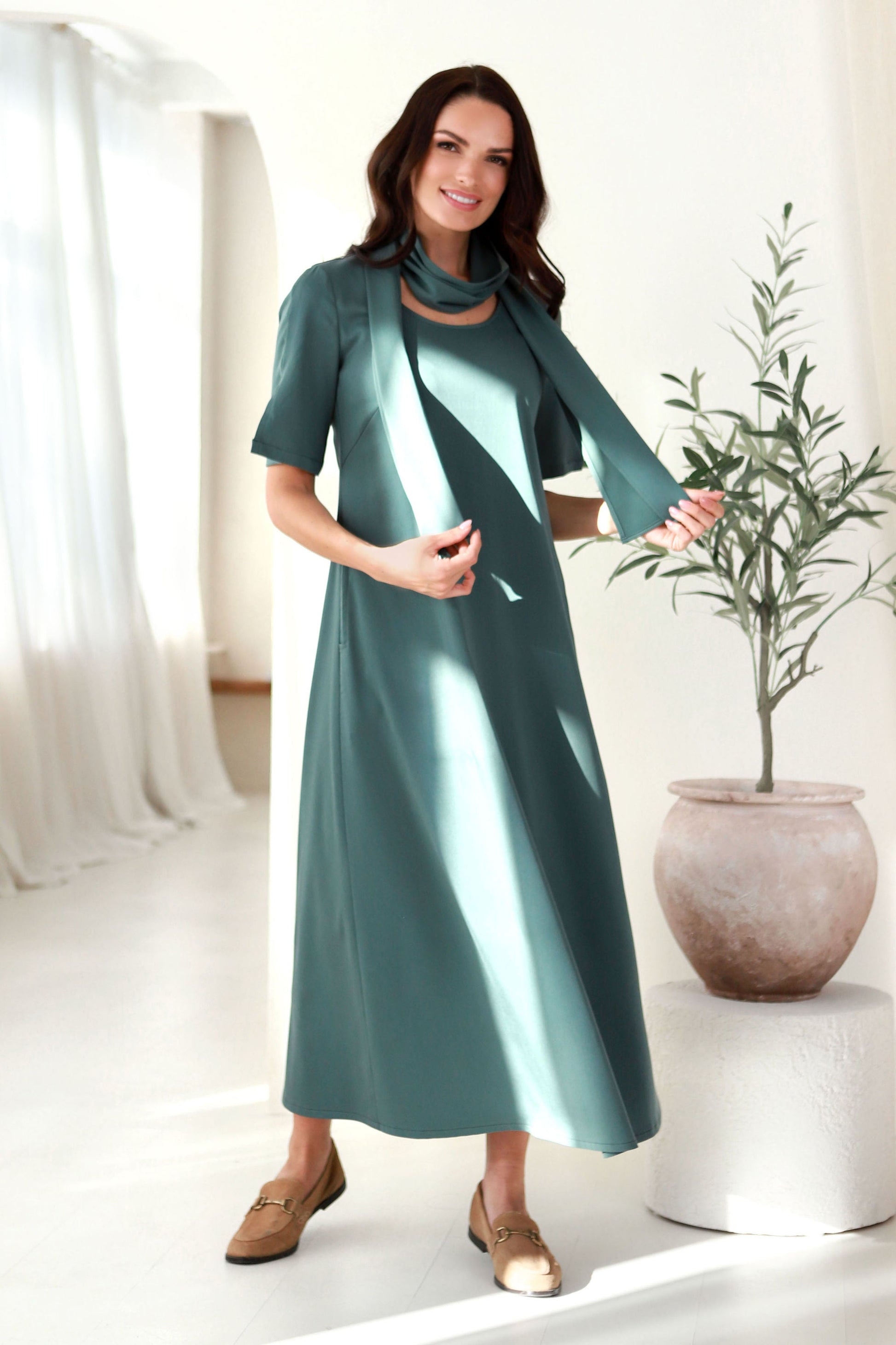 moteriška midi suknelė