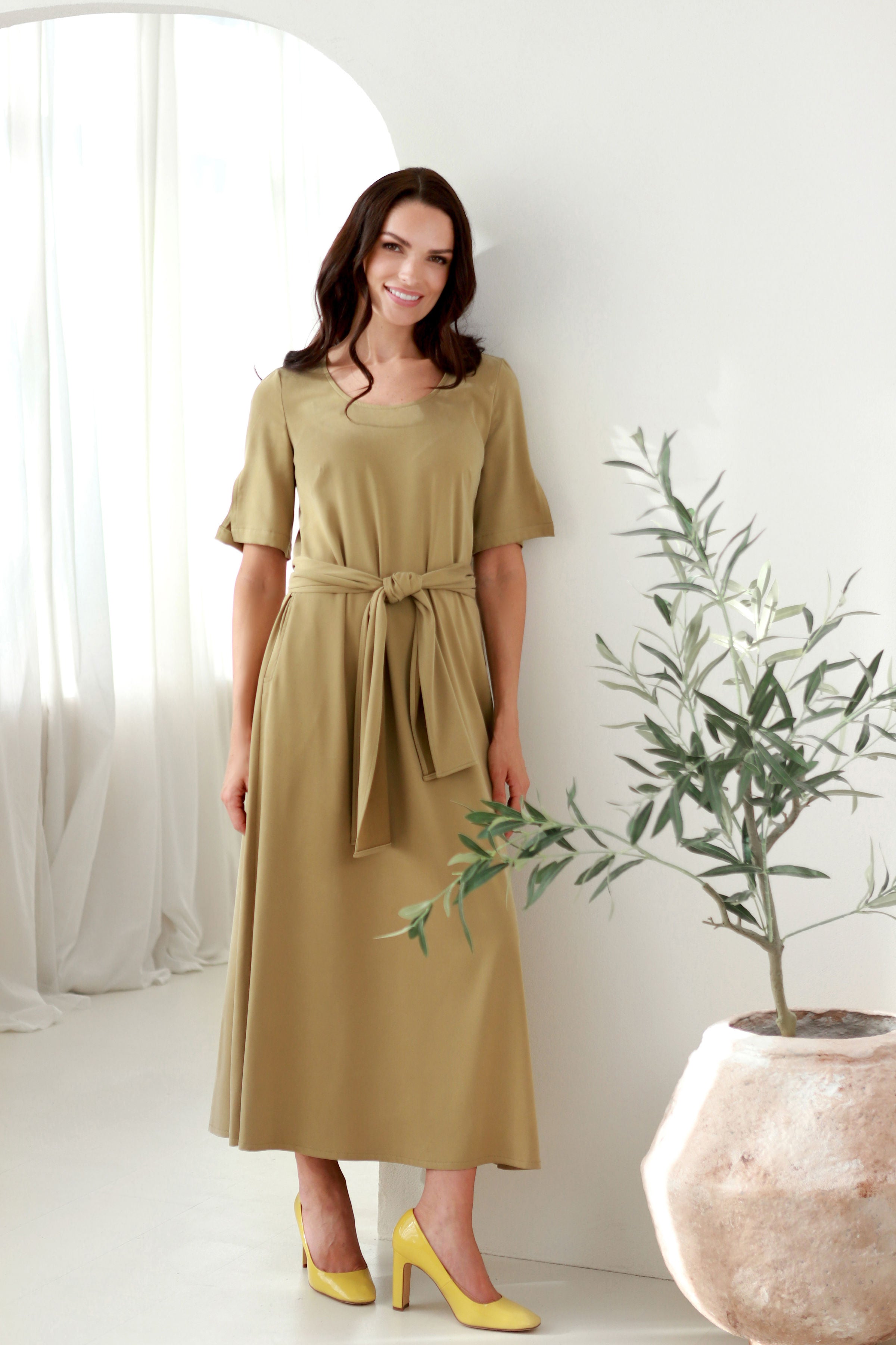 Lega minimālistiska midi kleita 