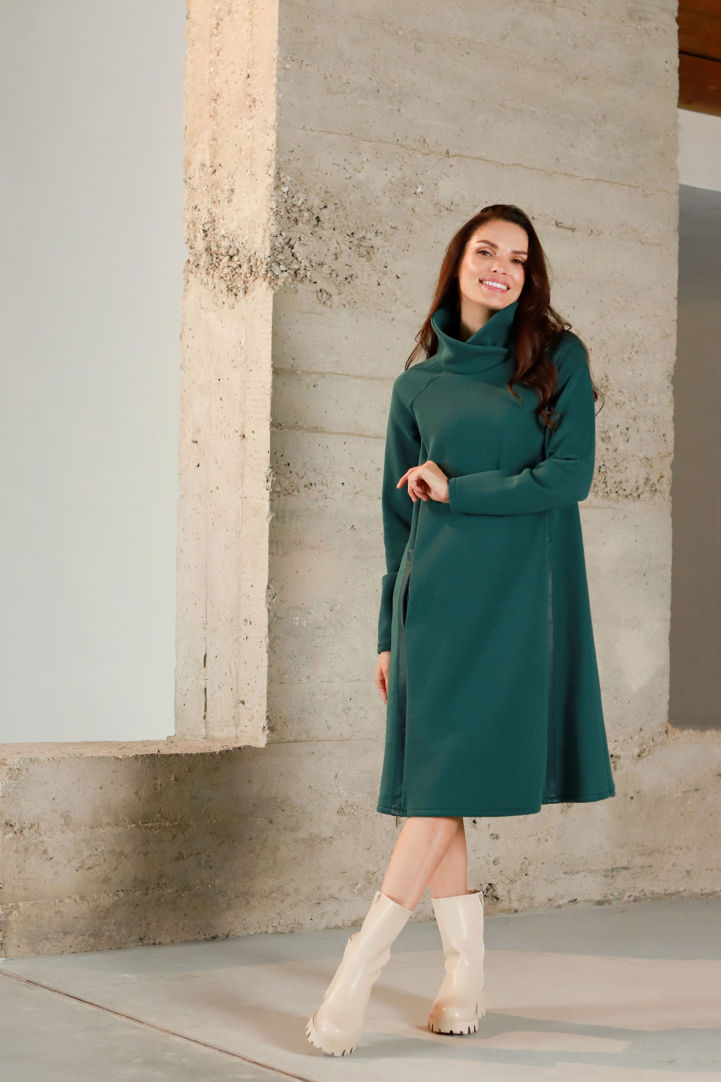 Lega kokvilnas kleita ar plūksnu iekšpusē "Isolde Deep Green"