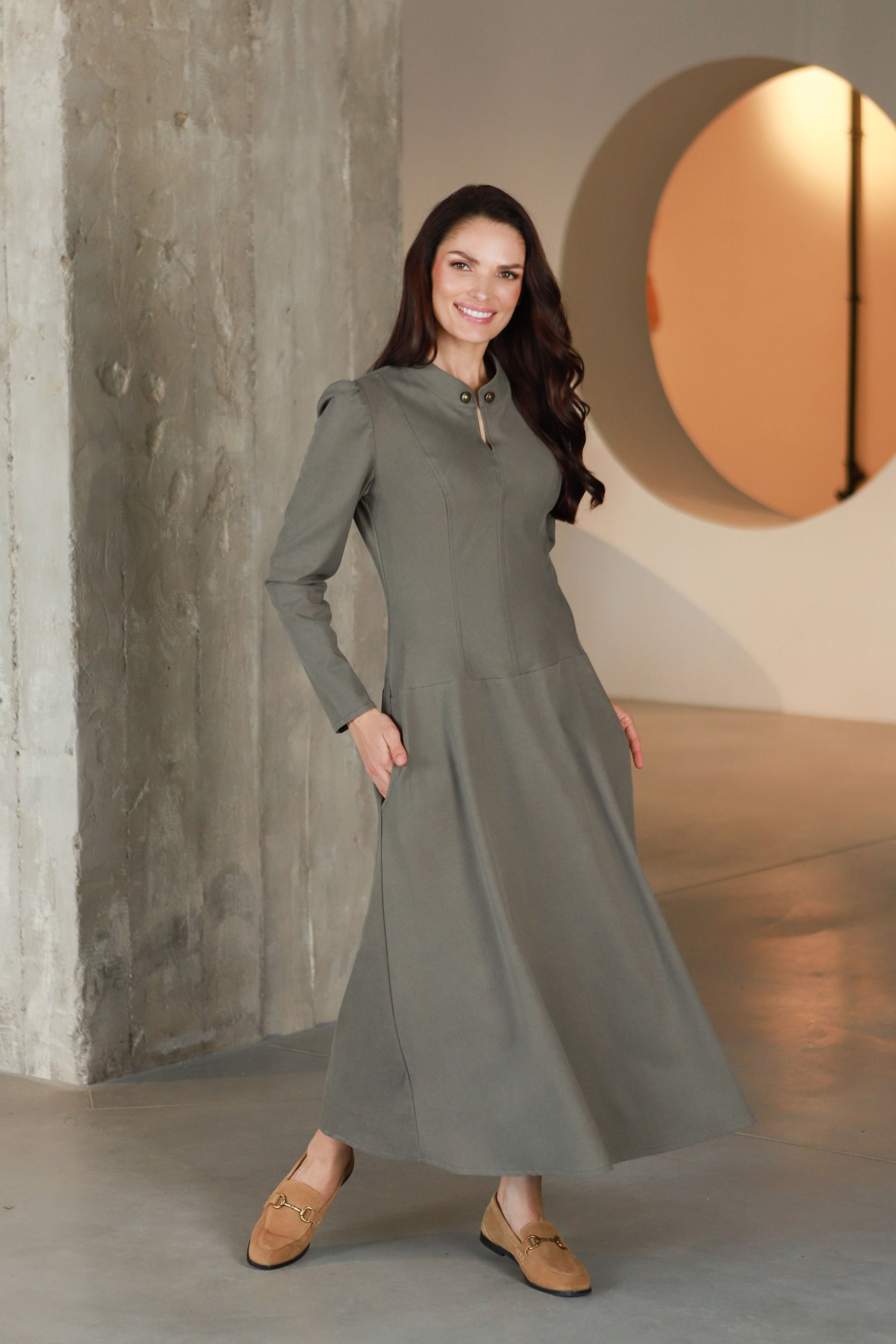 Lega gara A silueta kleita "Elara Olive Grey"