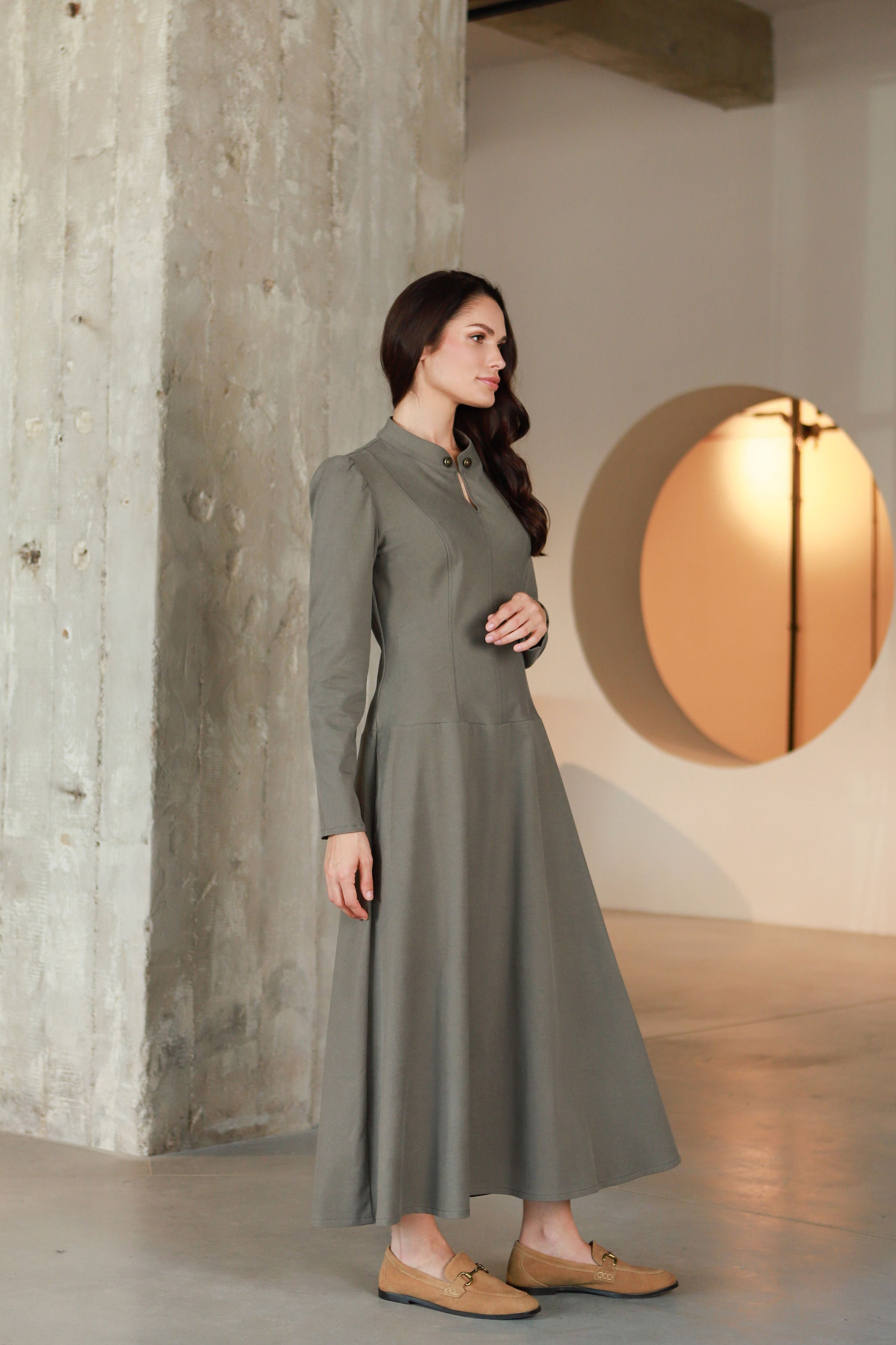 Lega gara A silueta kleita "Elara Olive Grey"