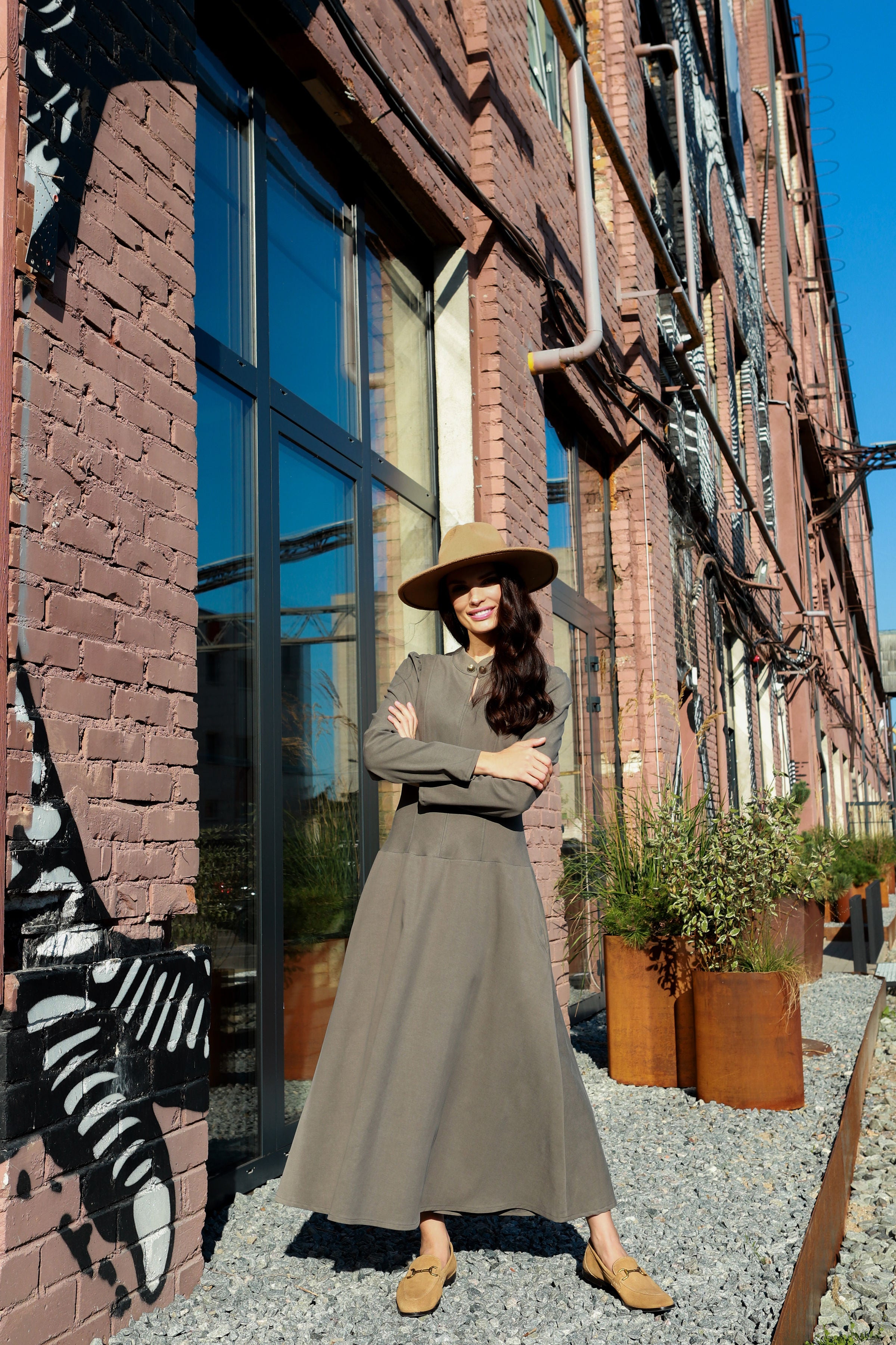 Lega gara A silueta kleita "Elara Olive Grey"