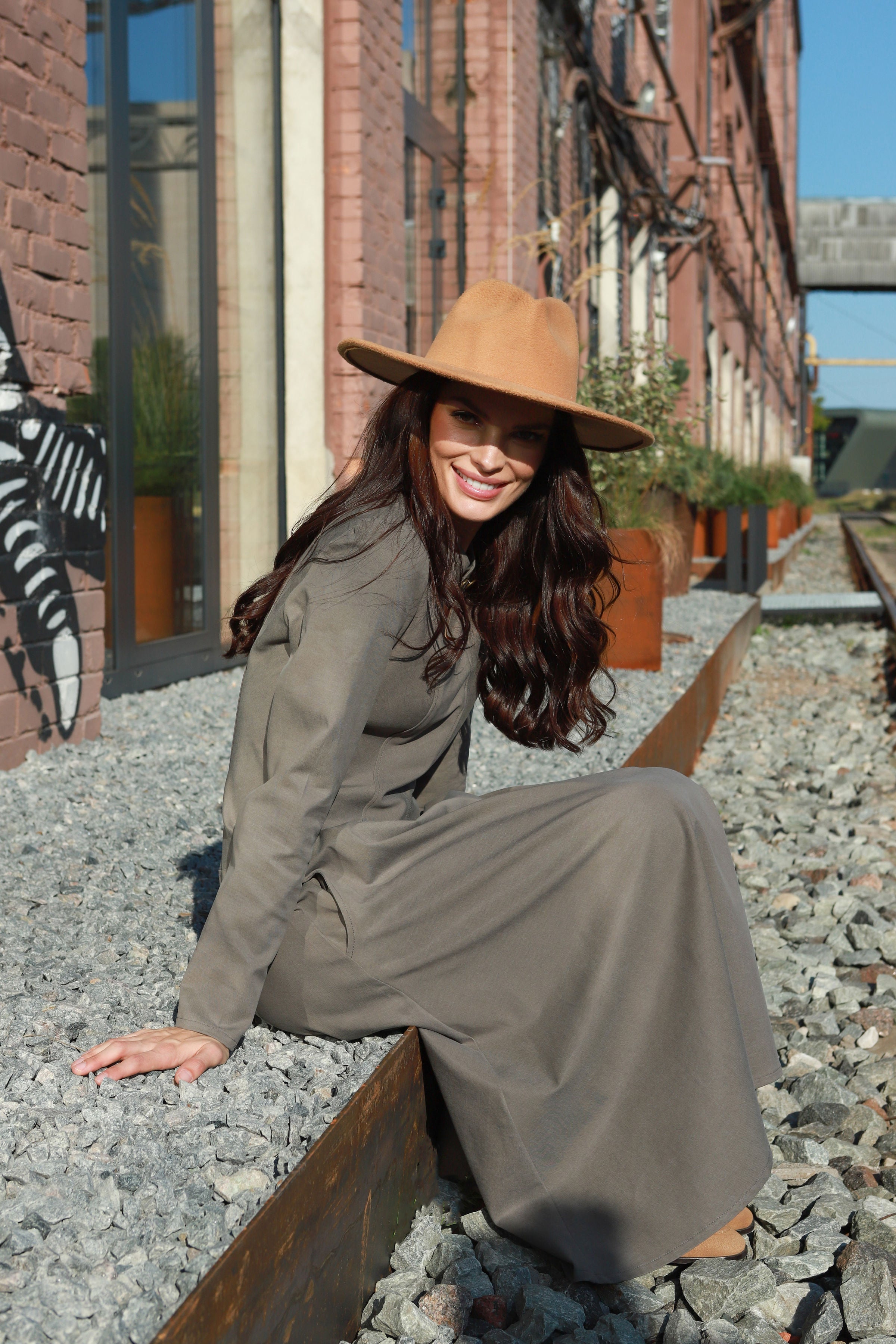 Lega gara A silueta kleita "Elara Olive Grey"