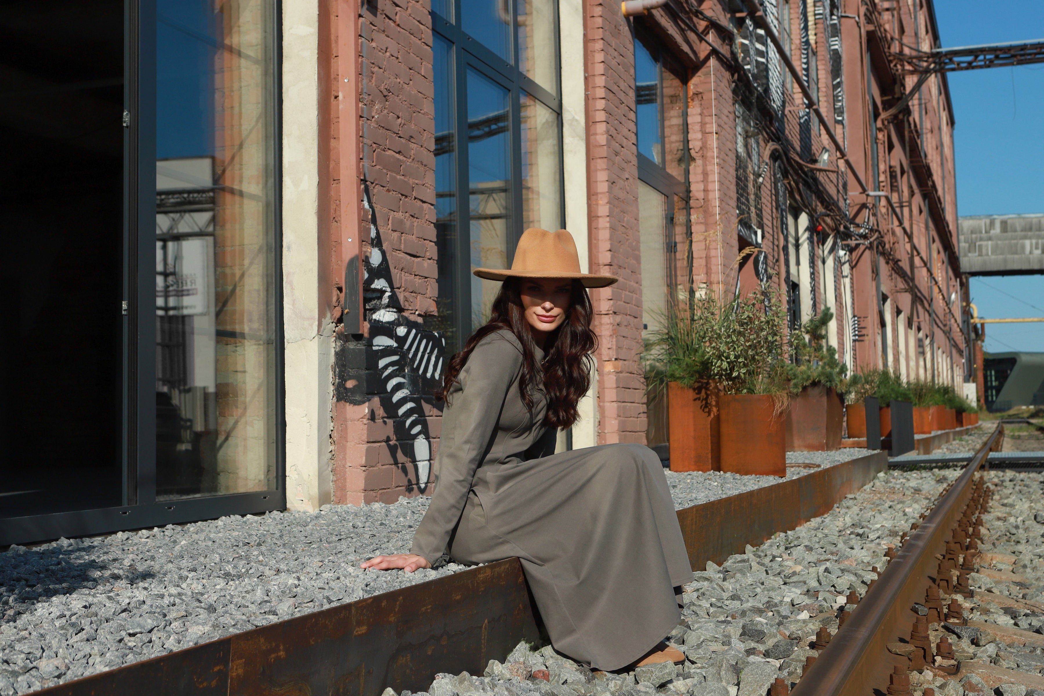 Lega gara A silueta kleita "Elara Olive Grey"