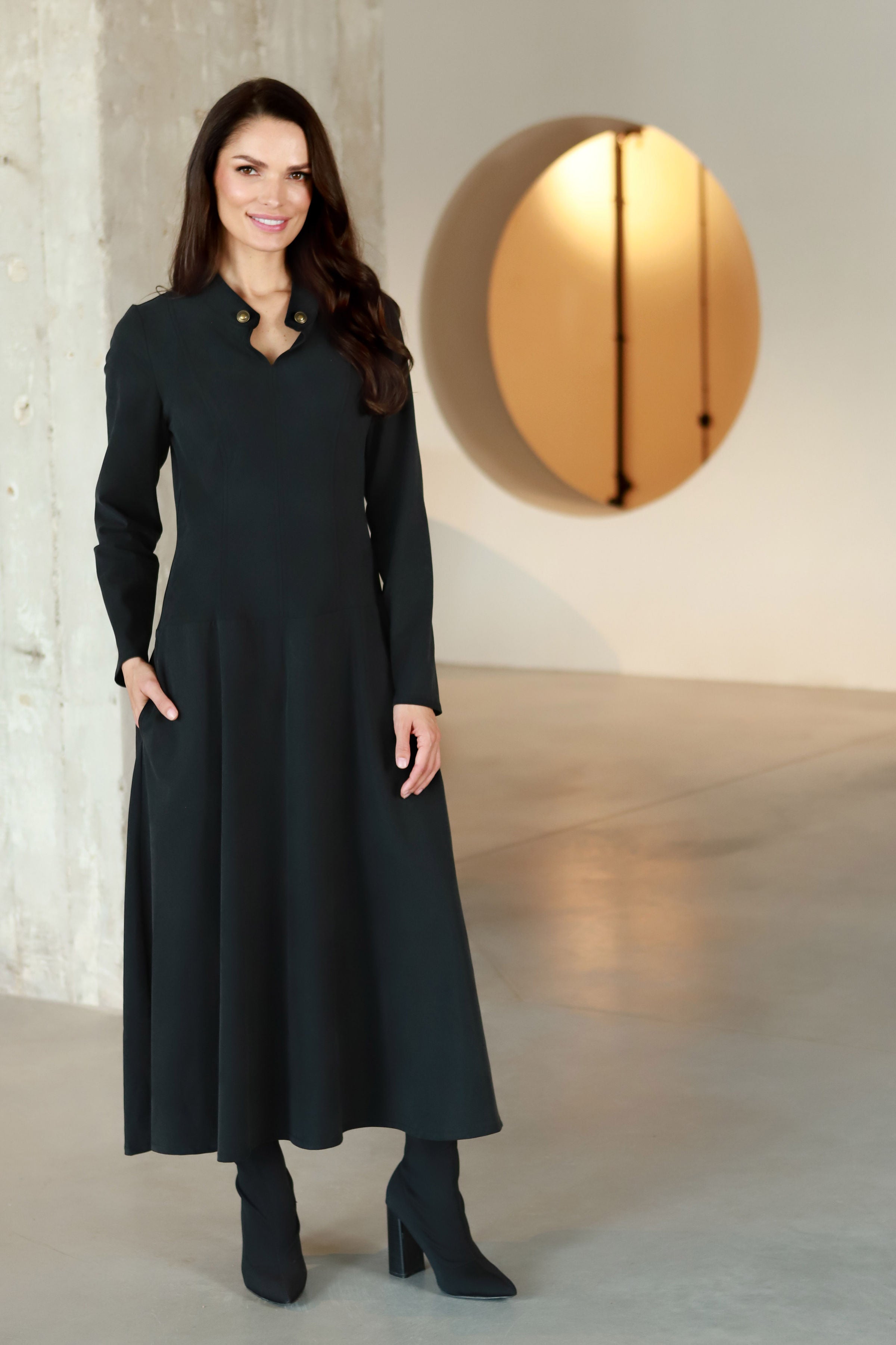 Lega gara A silueta kleita "Elara Graphite Black"
