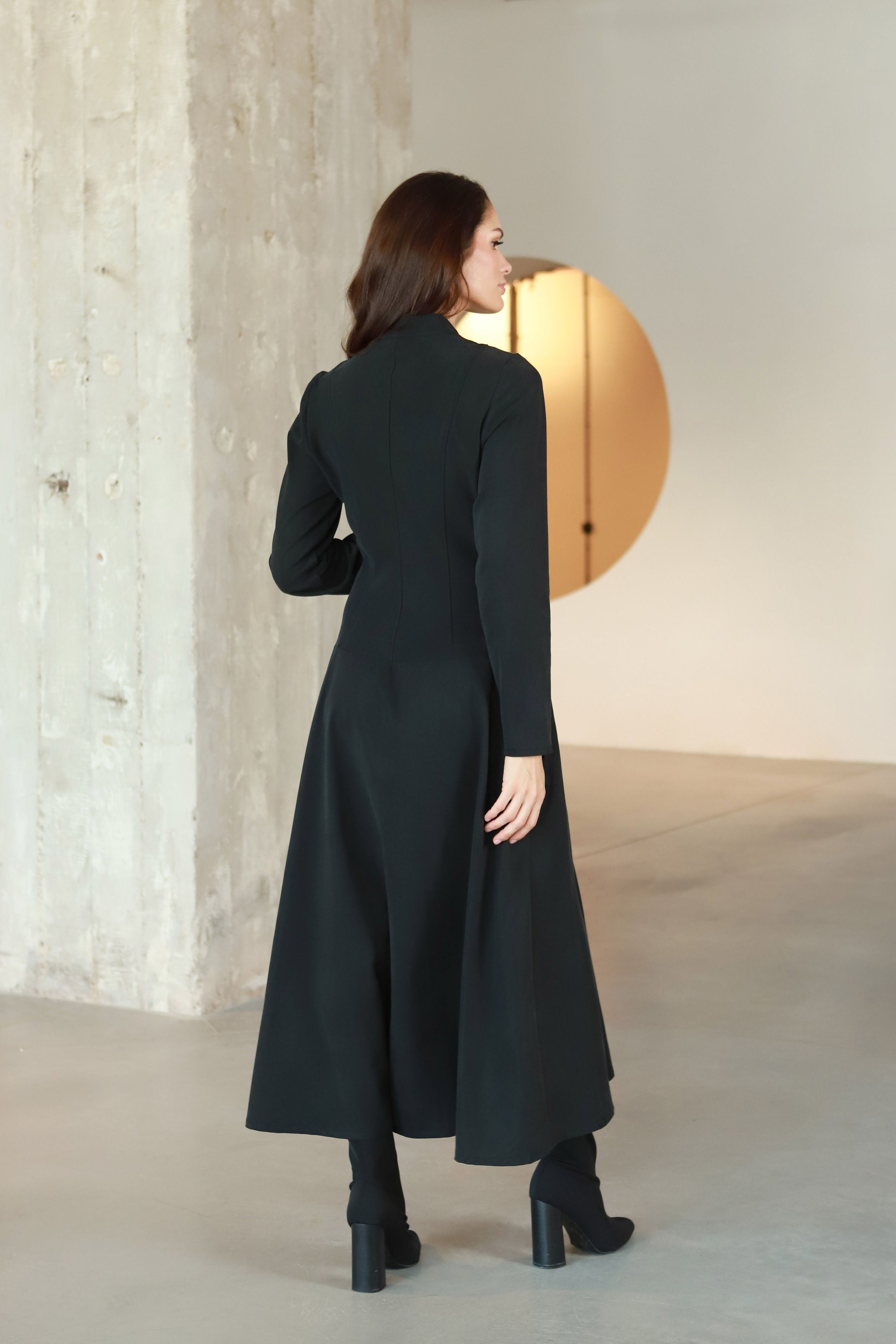 Lega gara A silueta kleita "Elara Graphite Black"