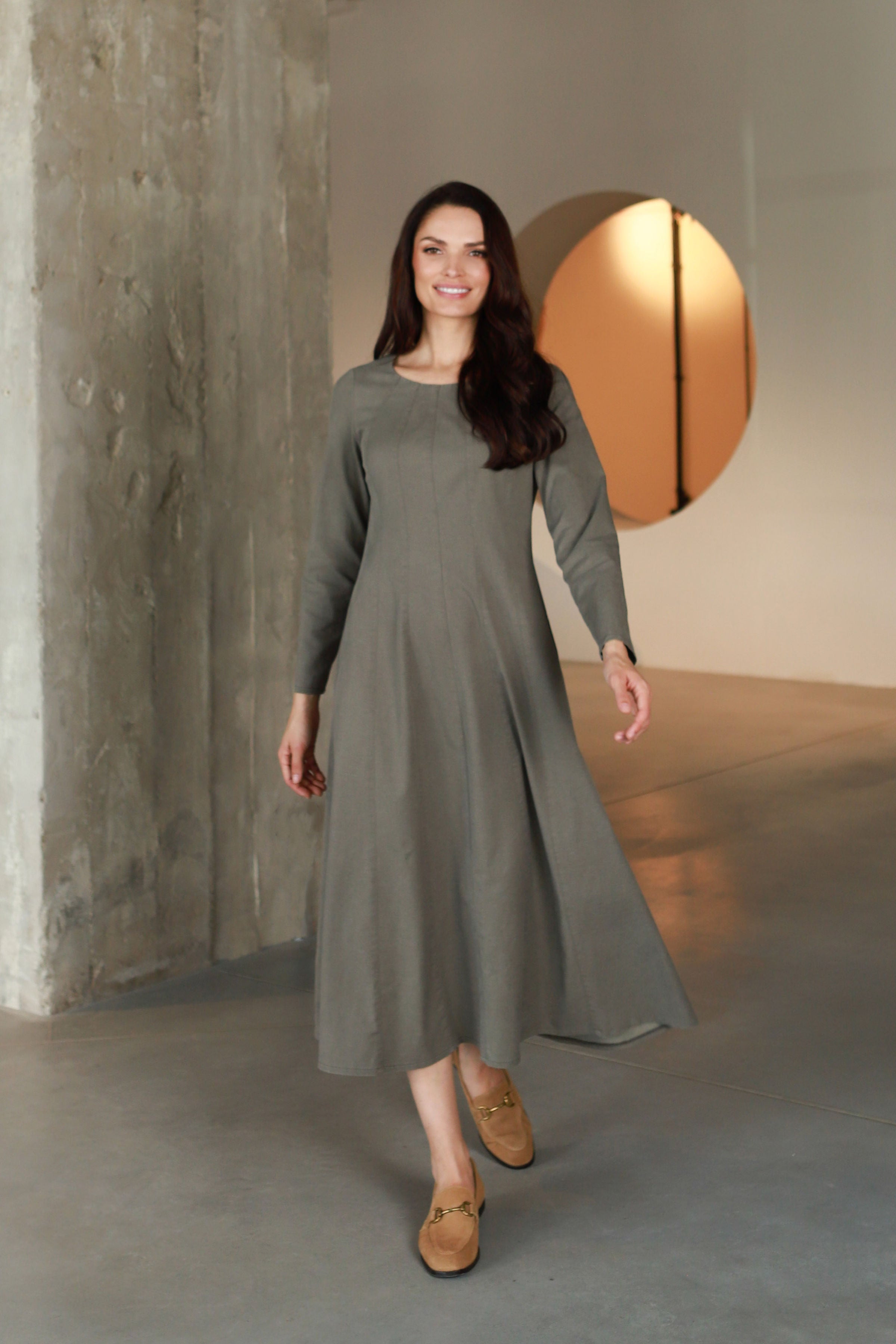 Lega kas pieguļ jostas vietā "Ruber Grey"