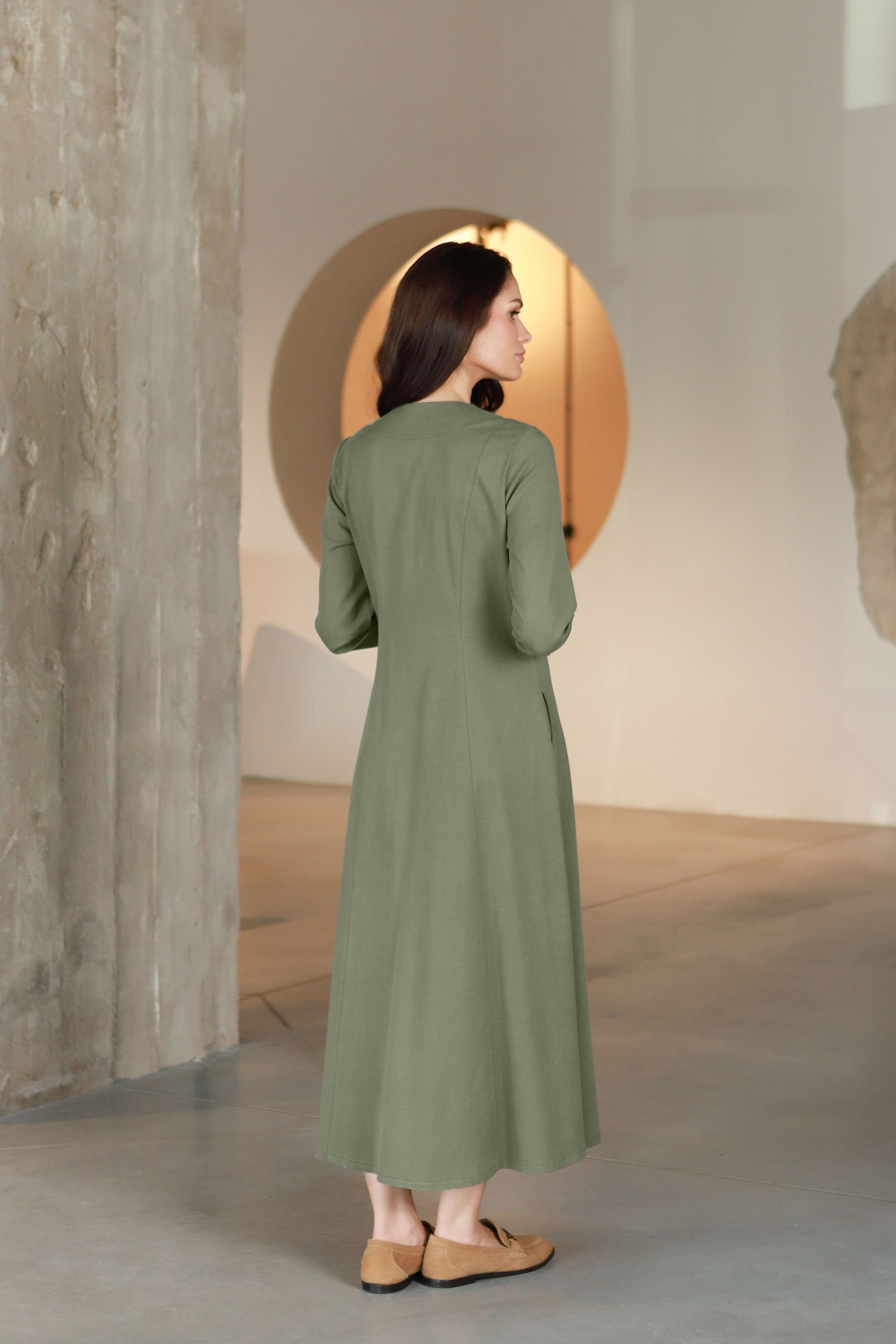 Lega midi kleita ar pogām "Ivana Olive Grey"