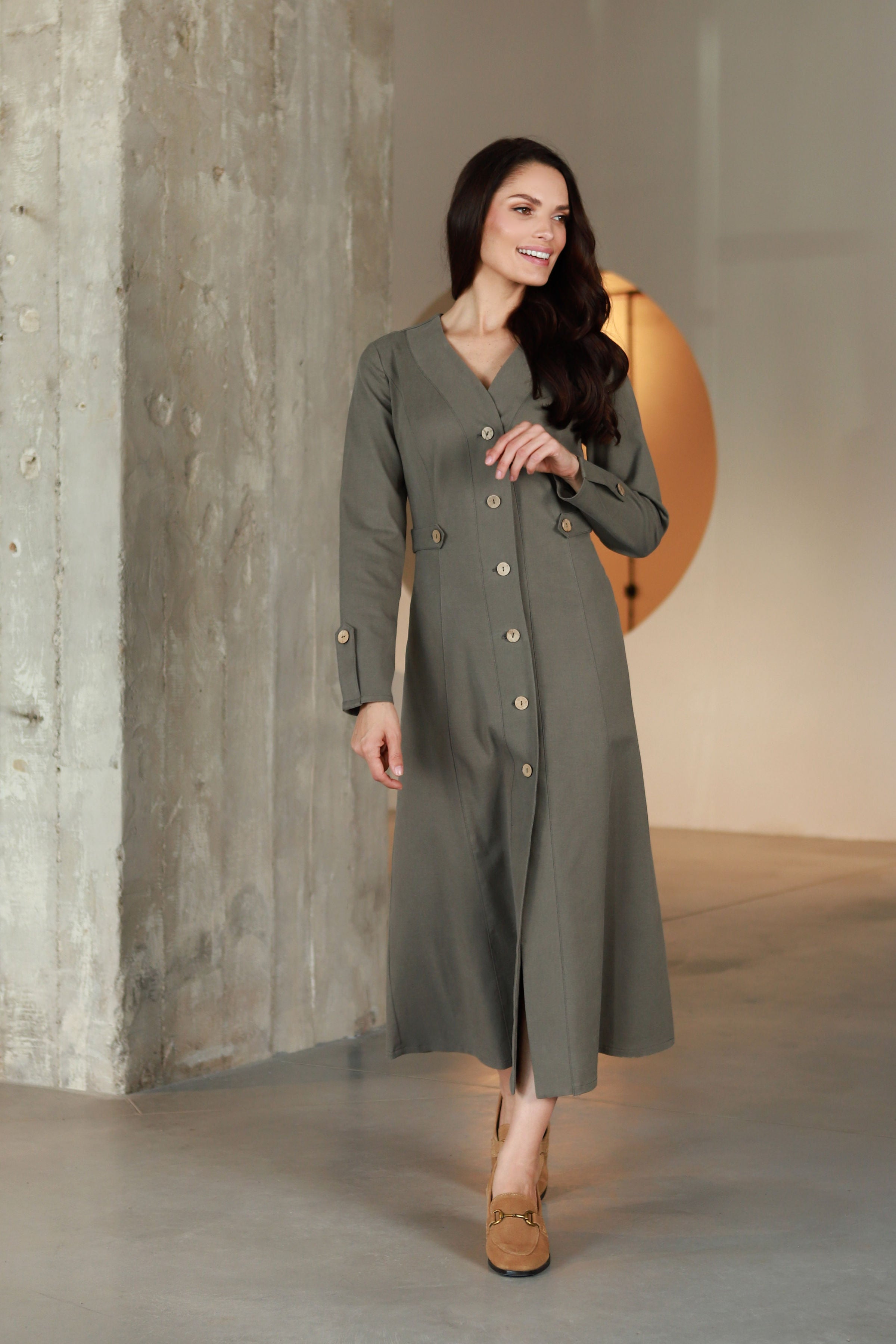 Lega midi kleita ar pogām "Ivana Grey"