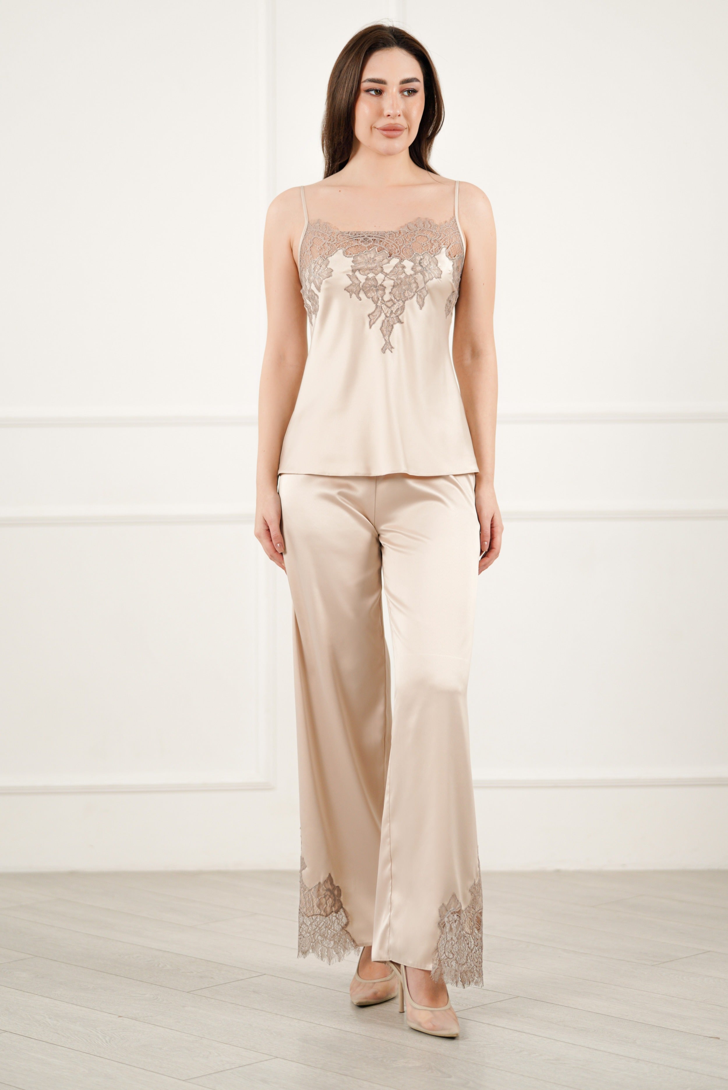 Komilfo gara zīda pidžama ar mežģīnēm 