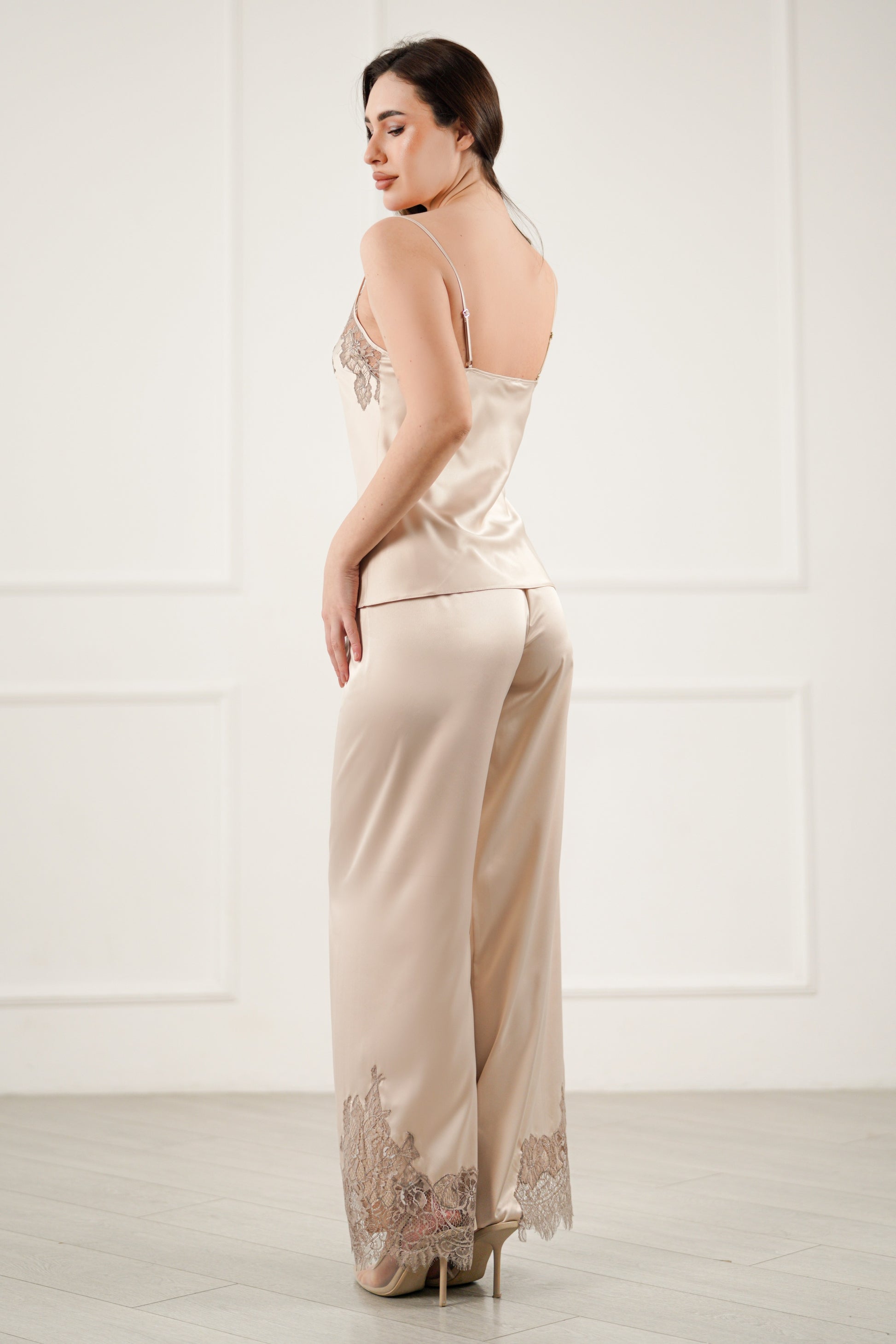 šilkinė pižama su ilgomis kelnėmis