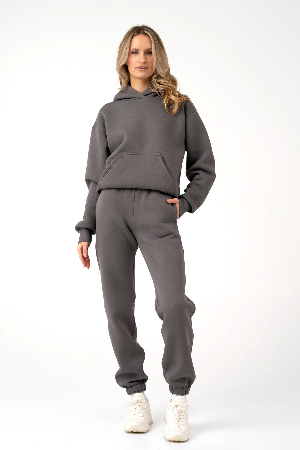 tamsiai pilki laisvalaikio treningai