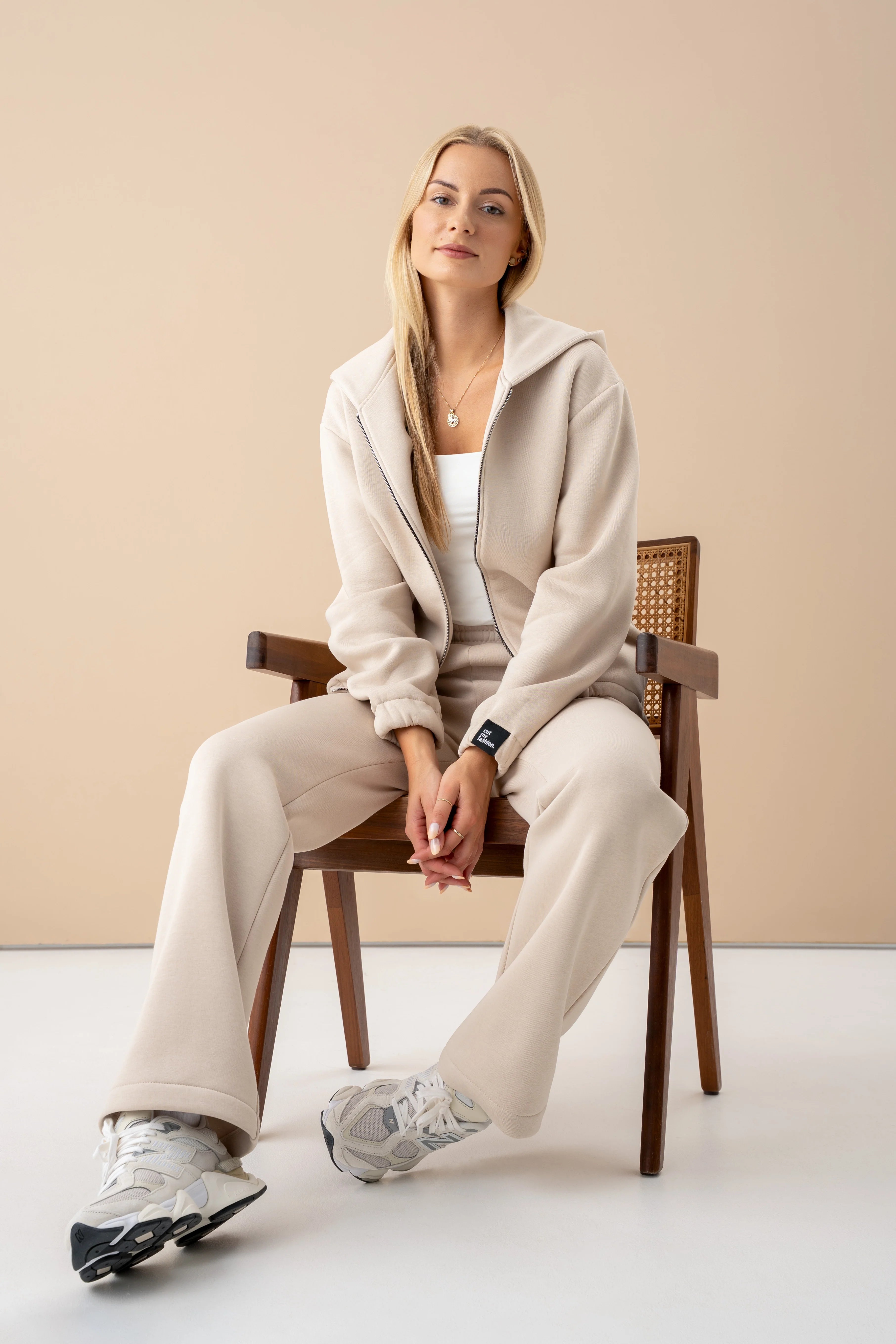 cutmyfashion brīvā laika treniņtērps "Meida Cream"