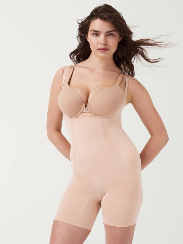 Spanx spēcīgs formējošs bodijs ar šortiņiem un atvērtu krūšu daļu 