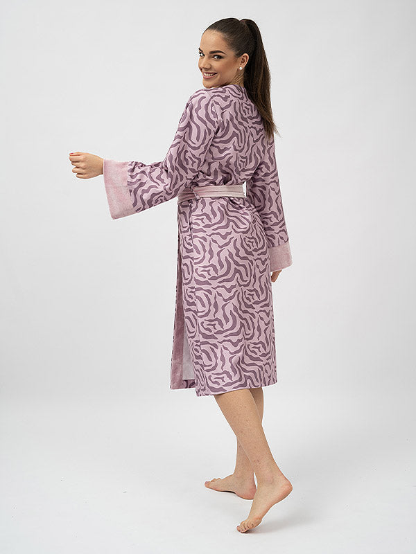 Belmanetti ilgas bambuko pluošto kimono stiliaus chalatas "Lausanne Mauve Ornament Print"