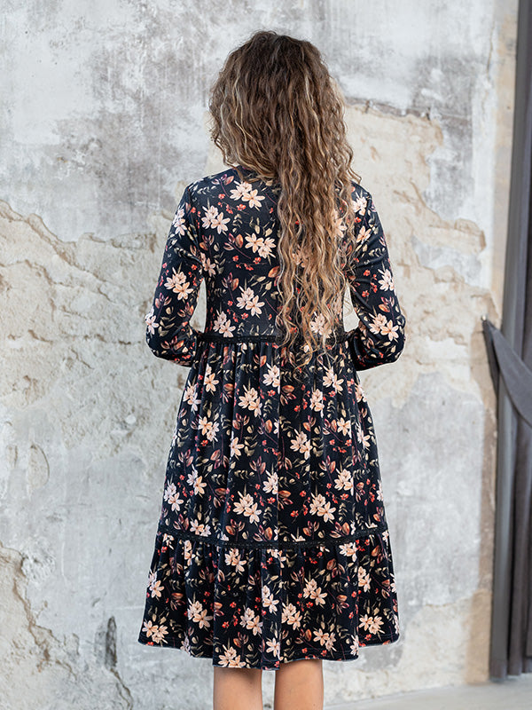Lega laisvo silueto veliūrinė suknelė "Rafaela Black - Multicolor Flower Print Velour"