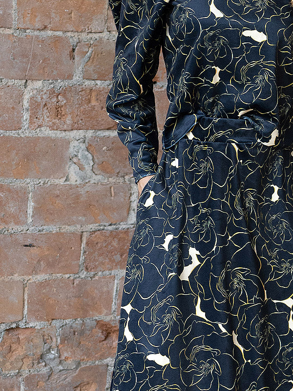 Lega veliūrinis midi sijonas "Sanura Black - Golden Flower Print Velour"