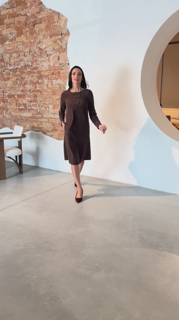 Augšupielādēt video: tiesi velvetinė suknelė judesyje