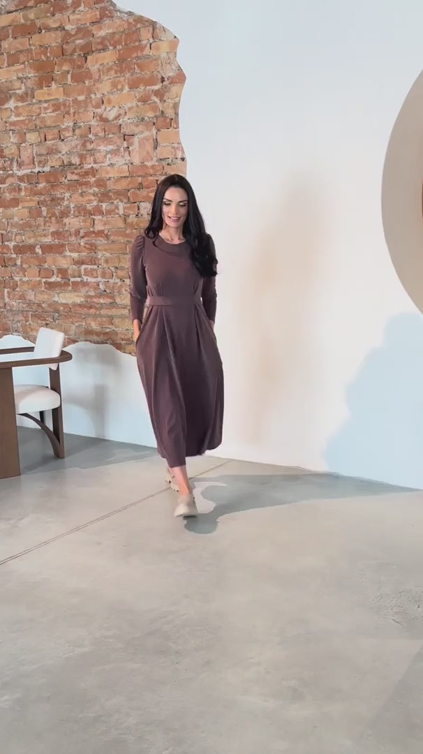 Load video: ilga suknelė su dirželiu judesyje