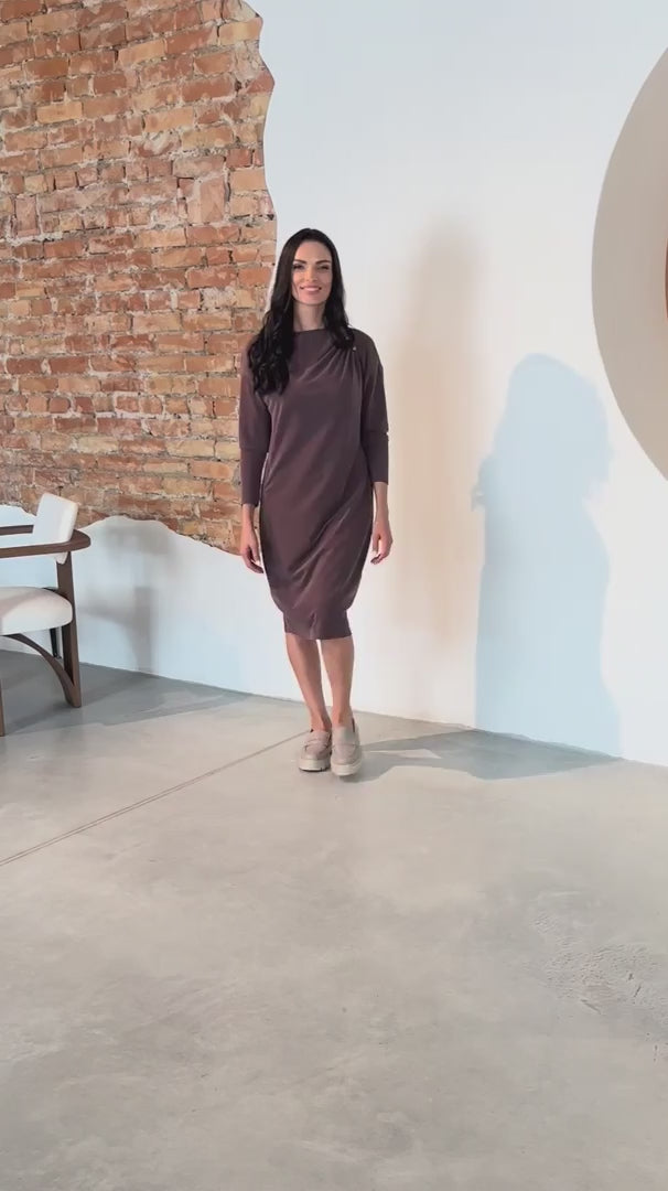 Загрузить видео: laisva liocelio suknelė judesyje