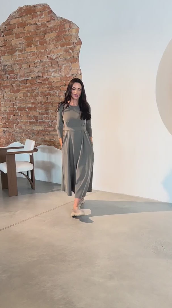 Augšupielādēt video: ilga suknelė su dirželiu judesyje