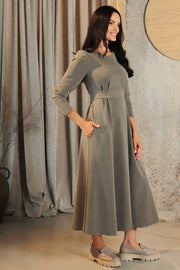 ilga suknelė su dirželiu